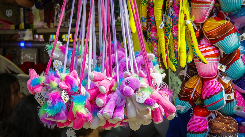 Prodavci bebi opreme se dogovarali o cenama i pljačkali roditelje! Postupak protiv 172 prodavca