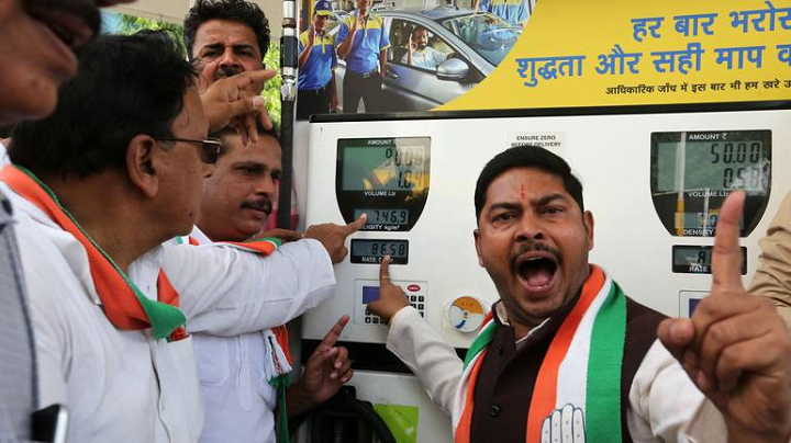 Generalni štrajk zbog preskupog goriva - u Indiji 