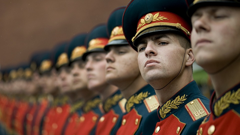 Miris nesigurnosti i pasivnosti se širi iz Rusije i svi ga njuše. Sem Srba.