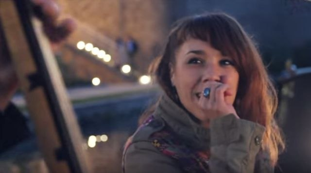 Preslušajte novu pesmu neodoljive Zaz (VIDEO)