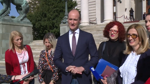 Orlić i Martinović imaju 11 primanja za koja se zna. Devet žena koje su ostale bez posla u Visokoj medicinskoj školi u Ćupriji Šarčević da hitno vrati na posao