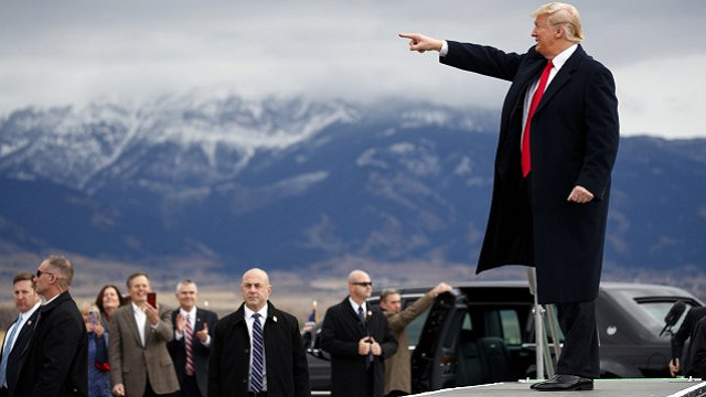 O Trampu: "Ode u Evropu i zbog kiše ne oda poštu vojnicima"