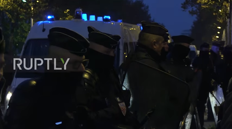 Haos na protestima u Francuskoj zbog visoke cene goriva, poginula žena, 106 povređeno