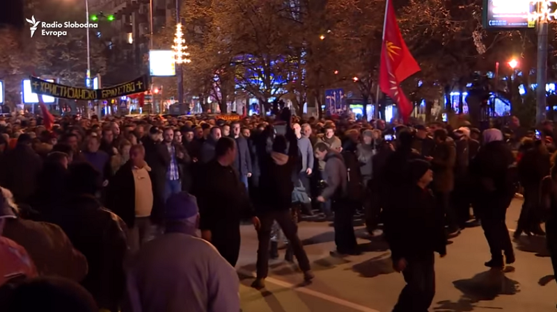 VMRO-DPMNE održala protest u Skoplju: "Idemo do kraja, a kraj će biti kada padne Zoran Zaev" VMRO-DPMNE održala protest u Skoplju: "Idemo do kraja, a kraj će biti kada padne Zoran Zaev"