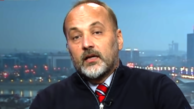 Umesto smanjivanja socijalnih razlika vlast planira avione na pisti spremne za beg