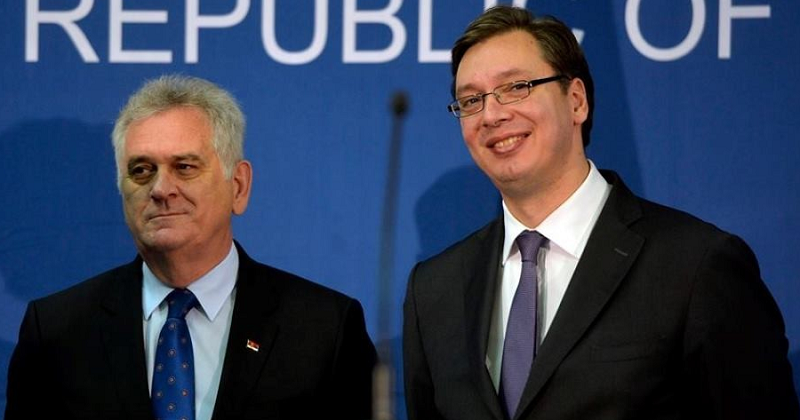 Tekstom u Kuriru „neko“ Tomislavu Nikoliću želi da stavi do znanja da ga i dalje „posmatra“.