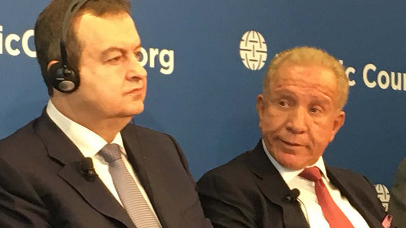 DAČIĆ: Zašto Kosovo ima dva ministra spoljnih poslova za stolom? CAKAJ: Vi ste iz Prizrena, zar ne? DAČIĆ: Zašto Kosovo ima dva ministra spoljnih poslova za stolom? CAKAJ: Vi ste iz Prizrena, zar ne?