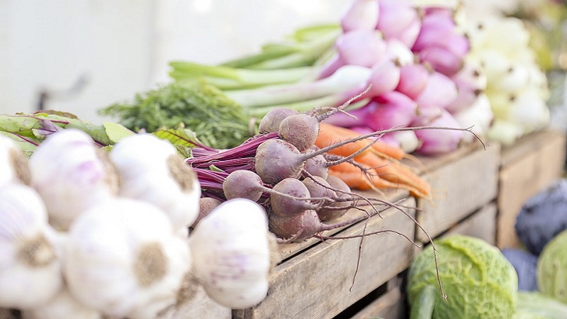Kupus iz Albanije, luk sa Novog Zelanda: Zašto je voće i povrće iz celog sveta jeftinije od domaćeg