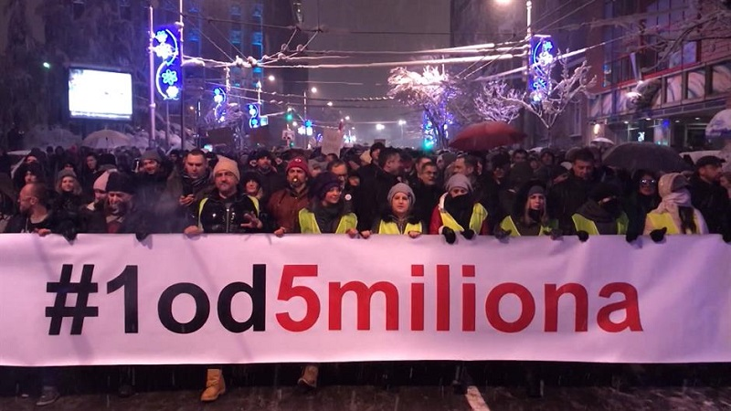 Od tvojih predstava da ne spavaš i ne jedeš, došli smo do toga da nam kažeš da nemamo ni metar srpske zemlje na Kosovu! Zašto lažeš Aleksandre Vučiću? 