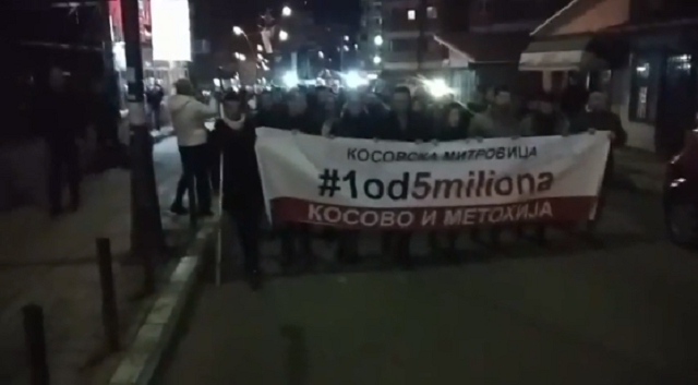 "1 od 5 miliona" u Kosovskoj Mitrovici sa starijim sinom Olivera Ivanovića Nikolom i Oliverovom suprugom Marinom