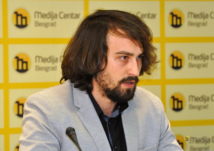 Mirković: Povodi za protest su od prebijanja opozicionih političara, preko veleizdaje kroz nastojanje da se izvrši "korekcija granica", pa do revolucije radnog naroda.