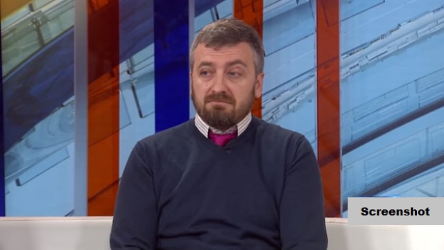 Srki Kopernikus - od prodavca klima uređaja i električara do čoveka koji se odmara u Dubaiju, gradi po celom Beogradu i može sebi da priušti mafijaške obračune u svom hotelu