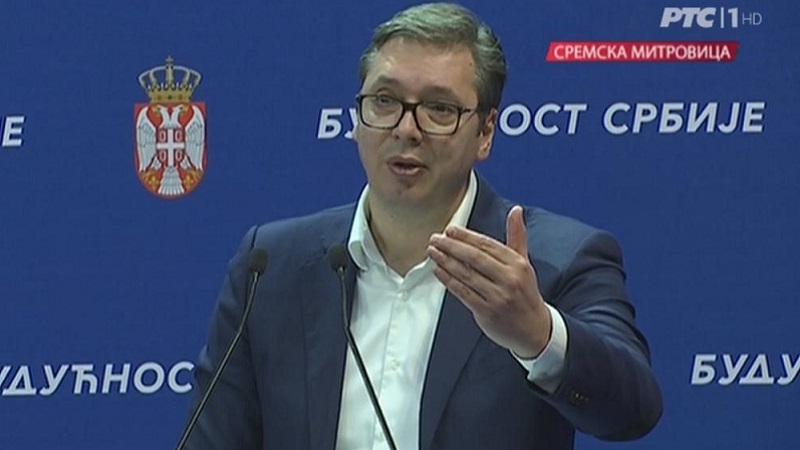 Vučić u Sremu asfaltirao ulice, pekao rakiju, obnavljao škole i poručio: Bando iz Prištine sikter!