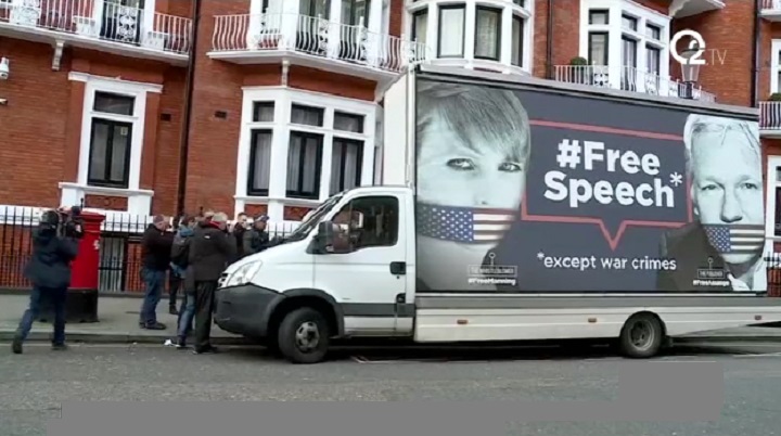 Anonimusi prete: "Pustite Asanža ili haos dolazi po vas! Oslobodićemo sile interneta" (VIDEO) Anonimusi prete: "Pustite Asanža ili haos dolazi po vas! Oslobodićemo sile interneta" (VIDEO)