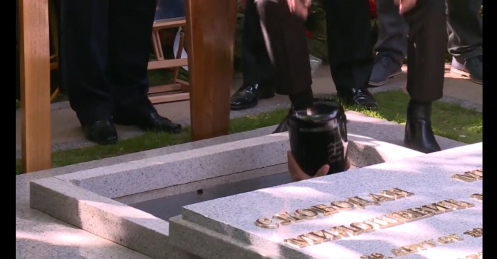 Mira Marković sahranjena u dvorištu porodične kuće 